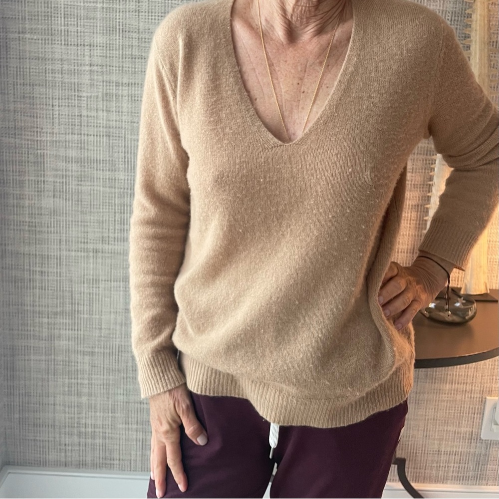 Theory Cashmere V neck size petite